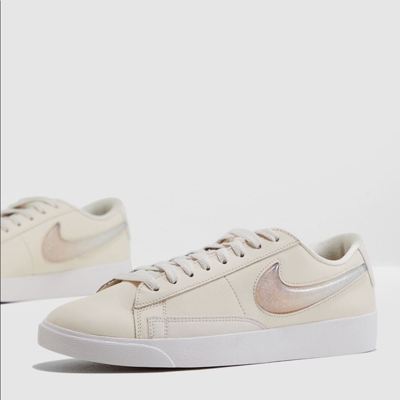 nike blazer low lux